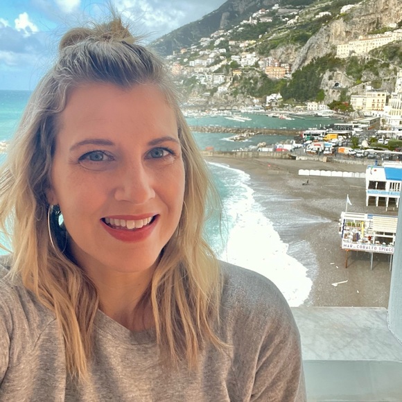 Meet your Posher, Chrissy - Picture 1 of 1